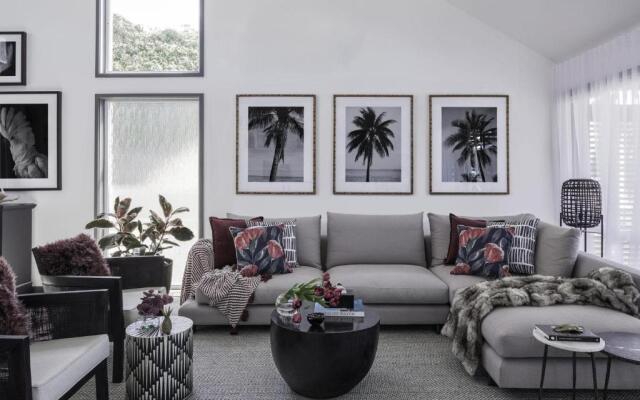The Seaview - Designer Beachfront House