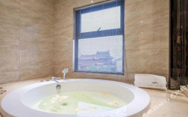 Wuzhen and Jujuanju – Bathroom – Jiaxing