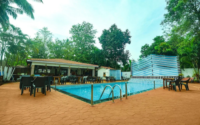 Fabhotel Grand Royal Palms