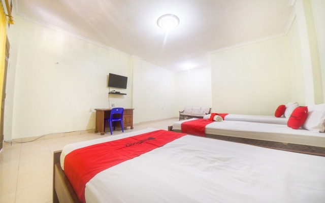 RedDoorz near Nusa Cendana University – Guest Rooms – Kupang