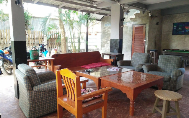 Happy House Backpacker - Hostel