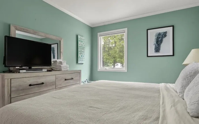 Bridges Circle 2 Bedroom Condo by RedAwning
