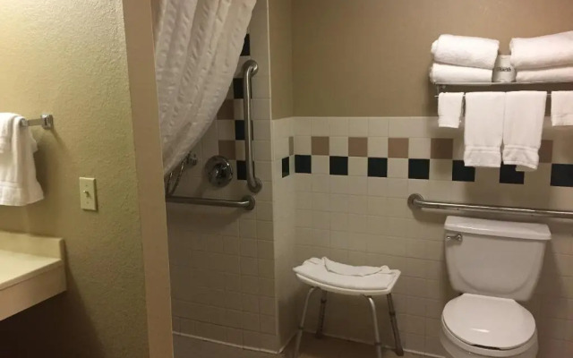 Boarders Inn & Suites by Cobblestone Hotels - Fayette