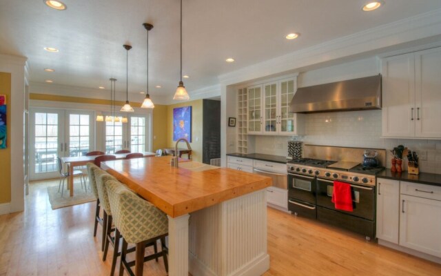 Bozeman - Beach Escape