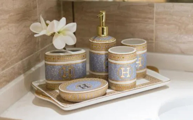 Shanghai Huayue Apartment (Jinshan Wanda Shop)