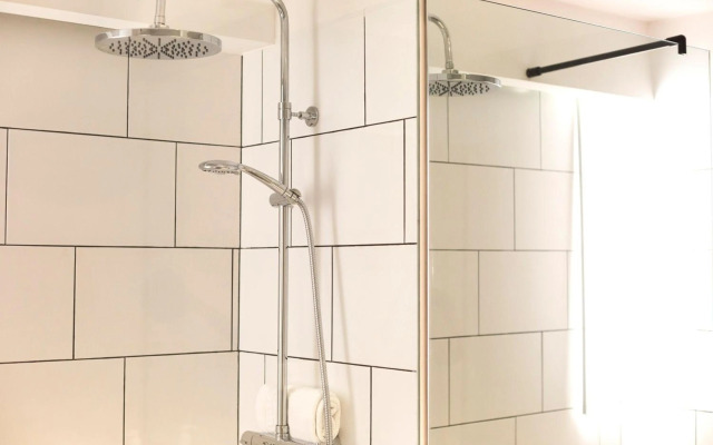 Kabia by Smiling Rentals