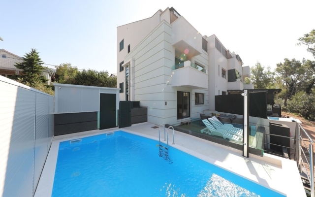 Charming Apartment in Seline Dalmatia With Sea View