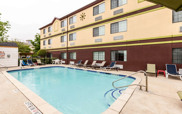 Quality Inn near SeaWorld - Lackland