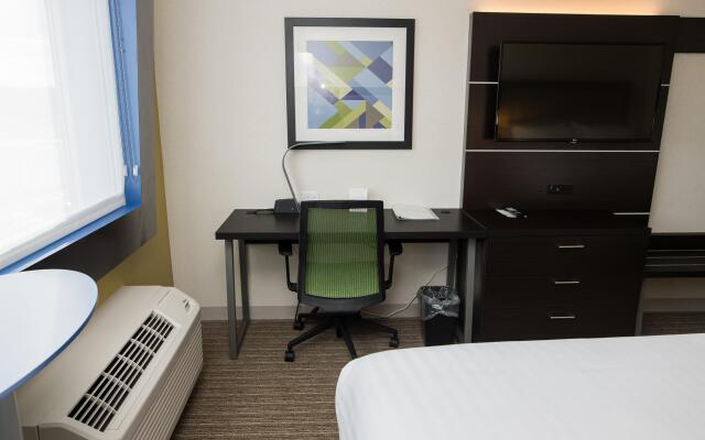 Holiday Inn Express & Suites Marietta