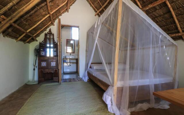 Yellow Card Apartment & Bungalow