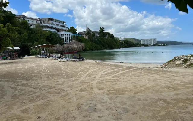 Immaculate 1-bed House in Ocho Rios