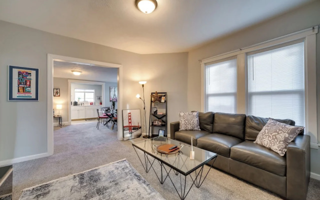 5 Mi to Dtwn: Pittsburgh Apt w/ Balcony