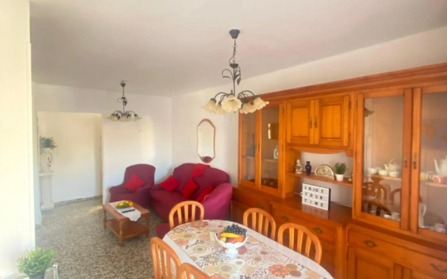 AMPLIO y CÉNTRICO APARTAMENTO CON APARCAMIENTO GRATUITO ALREDEDOR