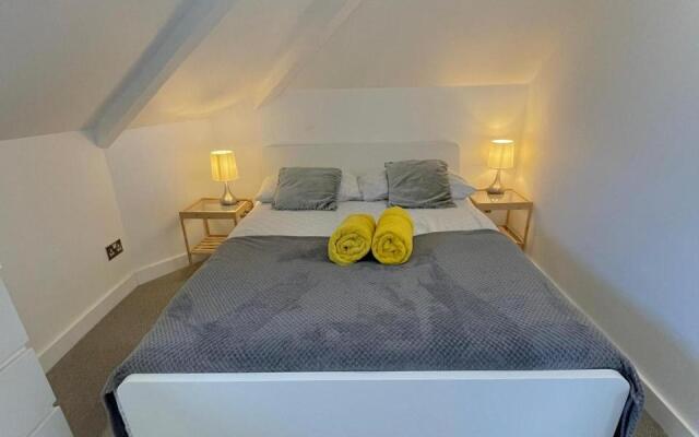 La Fontaine Court Apartments by Aldershot Short Stays