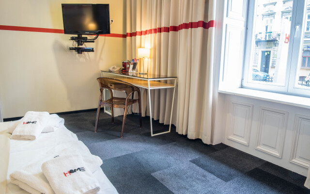 Home ApartHotel