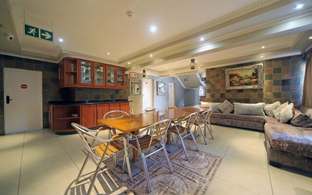 Savoy Lodge Cape Town