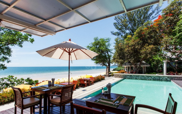 Baan Bayan Beachfront Hotel