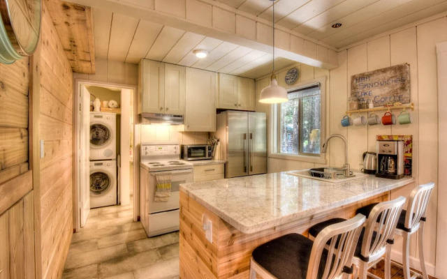 Tahoe Pines Cabin