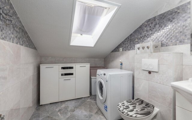 Beautiful Home in Sveti Anton With Wifi and 3 Bedrooms