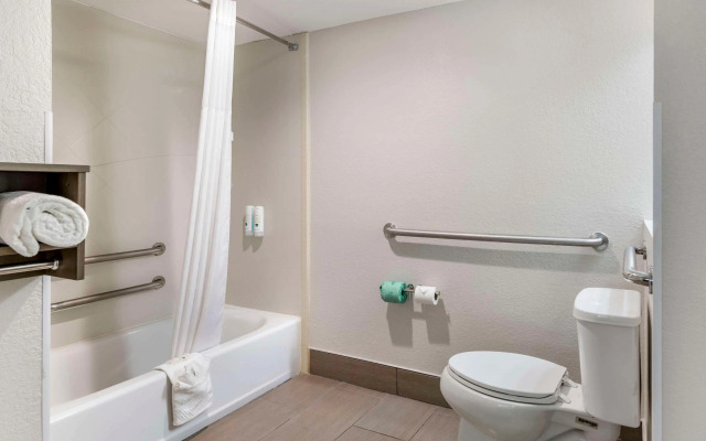 Quality Inn & Suites Athens University Area