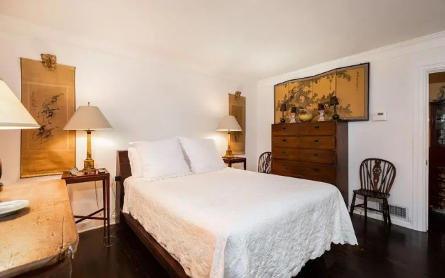 Elegant Home in the Heart of LA 2 Bedrooms 1 Bathroom Duplex