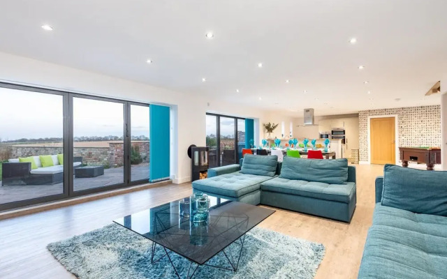 Captivating 4-bed House in Lincoln