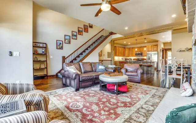 Ski Shuttle & Community Perks: Keystone Townhome