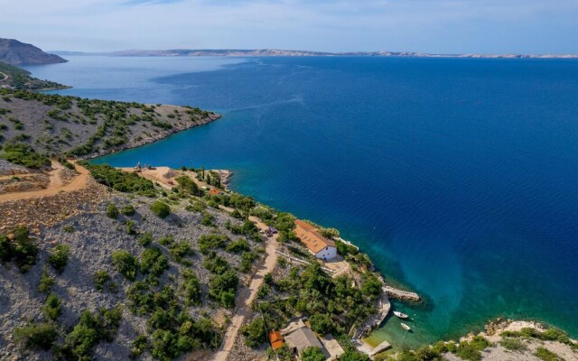 Beautiful Home in Jablanac With 4 Bedrooms and Wifi