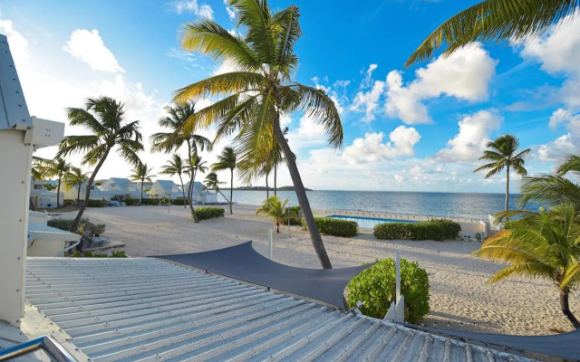 Deja Blue - Comfortable Beachfront condo