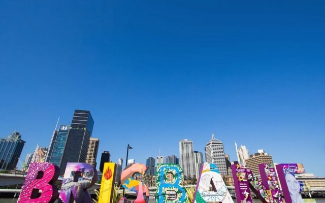 South Brisbane Spacious APT + Free Parking Qsb023