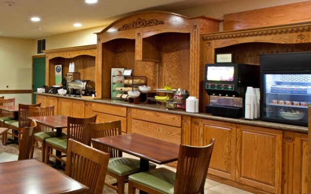 Country Inn and Suites Valparaiso