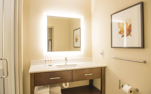 Hawthorn Suites by Wyndham Fargo