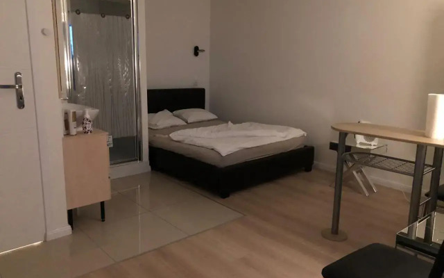 Mini Studio a Bed4u Late Check in (Adults Only)