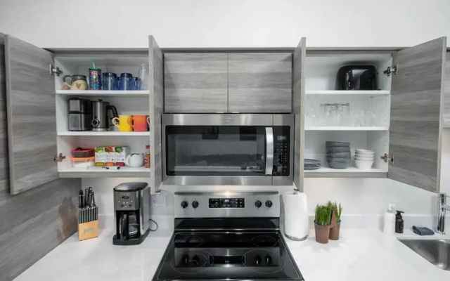 Top Floor on Okanagan Lake with AC & Heated Pool