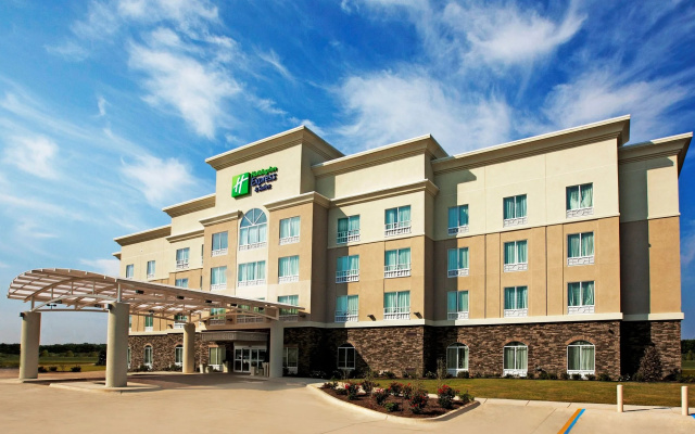 Holiday Inn Express Hotel & Suites Boss...