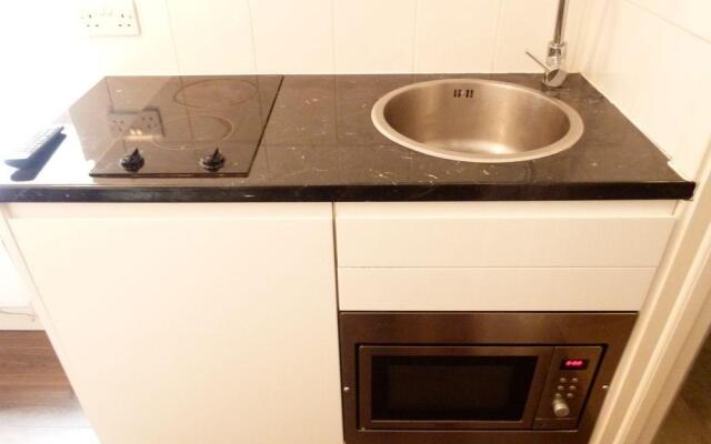 SS Property Hub - City of London Studio Apartment 5