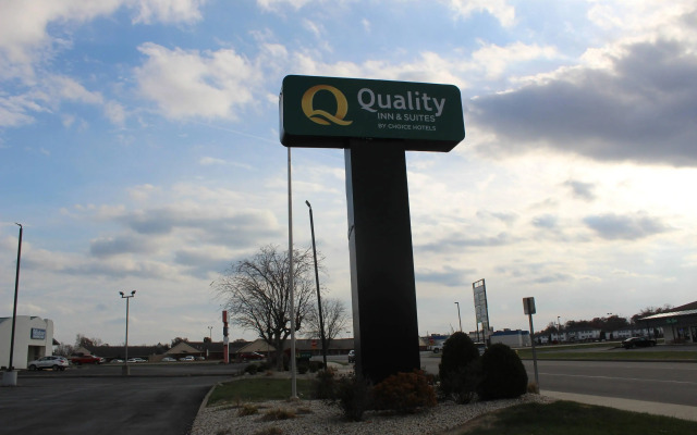 Cardinal Inn & Suites