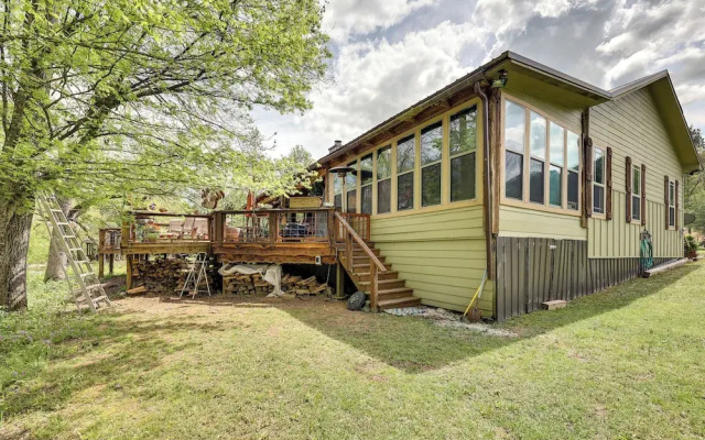 Flag Hole riverfront Cabin Near Local Attractions!