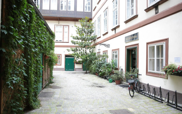 Heart of Vienna - City Apartment