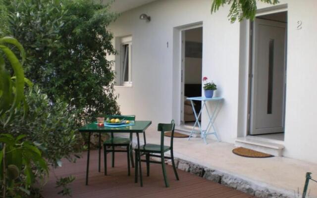 Bungalow In Sumartin, With Garden, Near The Sea