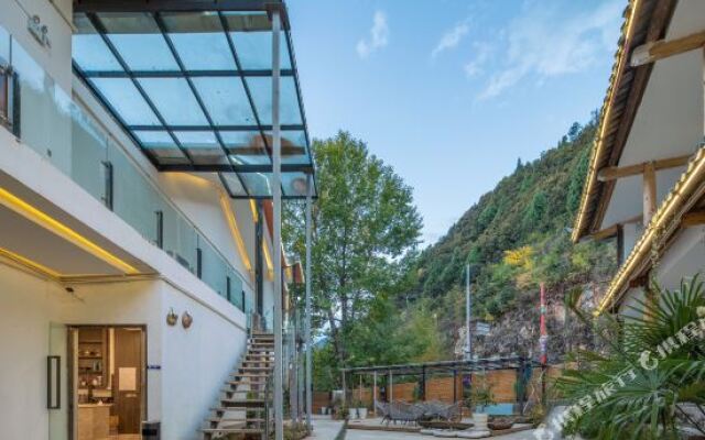 Yunshui Mountain Villa