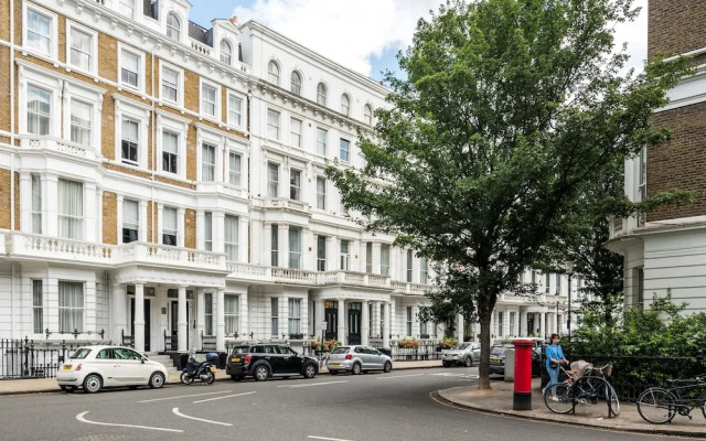 Sleek Simple & Peaceful 1Bd Flat Kensington