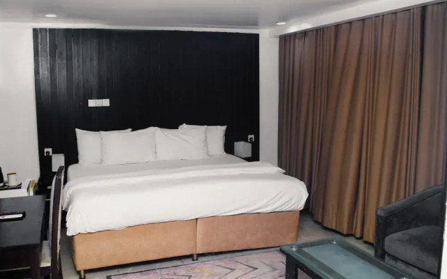 Royal Crest hotel and suite