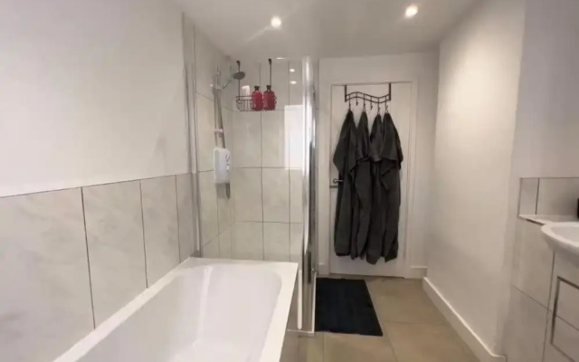 Apartmentsleeps8-wifi-famillyfriendly-citycentre