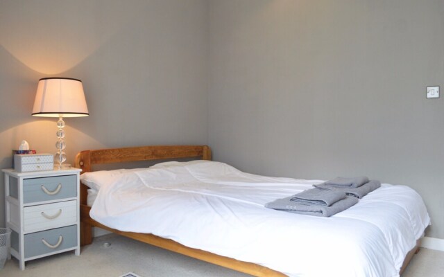 2 Bedroom Apartment By The Sea