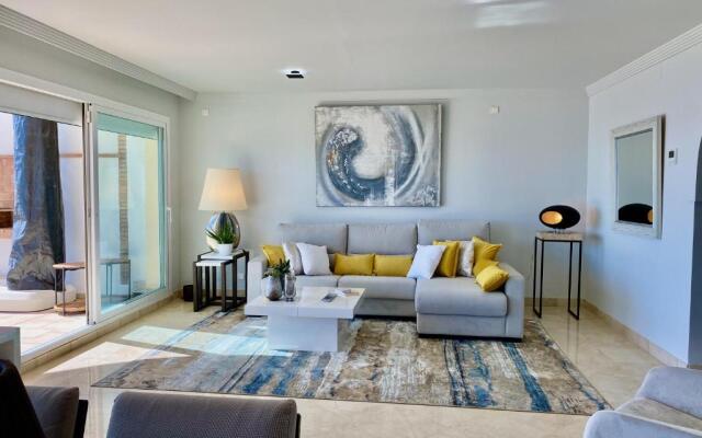 E18 Primera línea playa - Espectacular dúplex, vistas únicas- Estepona