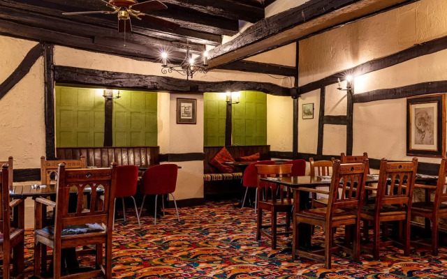The New Inn by Roomsbooked