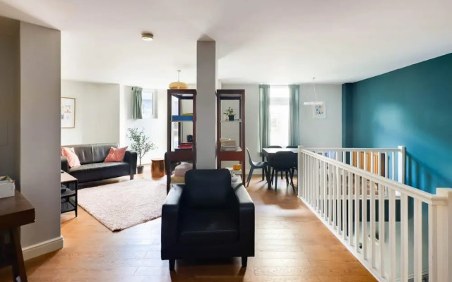 Beautiful & Vibrant 2BD Home w/ Balcony - Hackney!