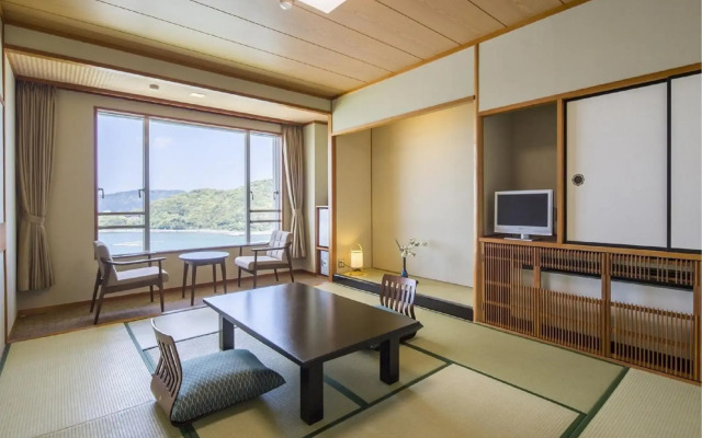 Toba Seaside Hotel