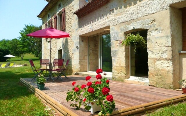 House With 3 Bedrooms in Saint-germain-du-salembre, With Pool Access,